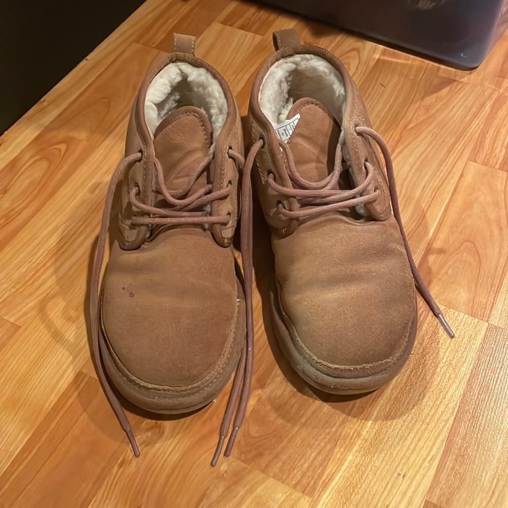 UGGs Neumel Chestnut Men7/Womens 9 GOOD CONDITION